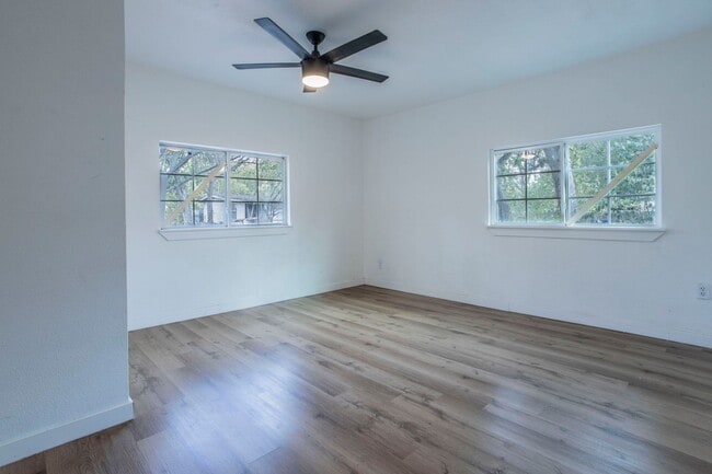 Building Photo - Modern Comfort and Convenience  4BR/2BA Home in San Antonio Available Now!