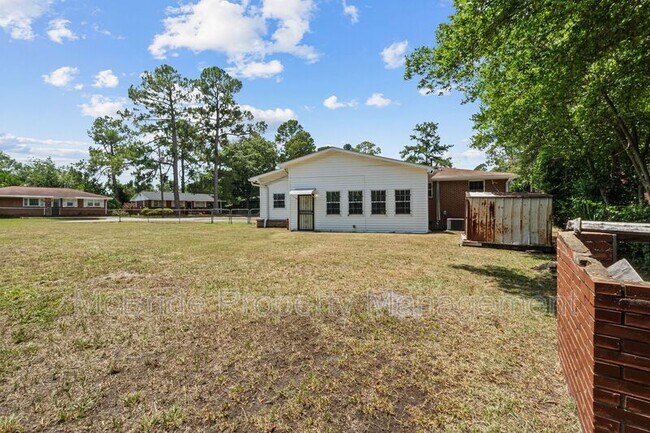 Building Photo - 1739 Cornell Dr