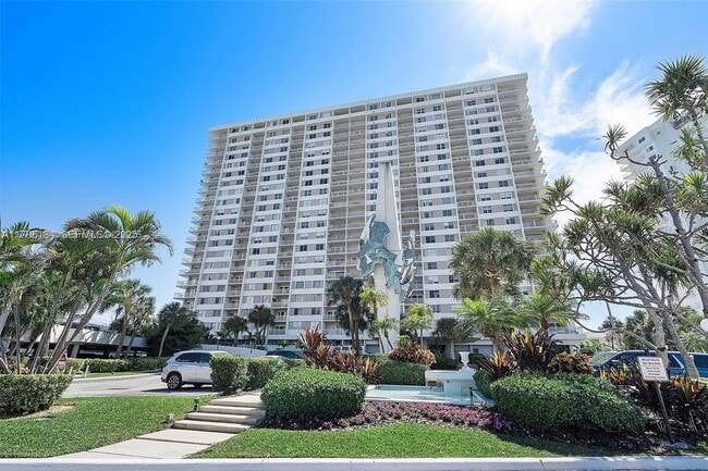 Building Photo - 300 Bayview Dr