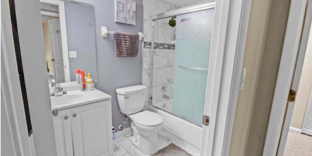 Building Photo - 7507 Greenlake Way