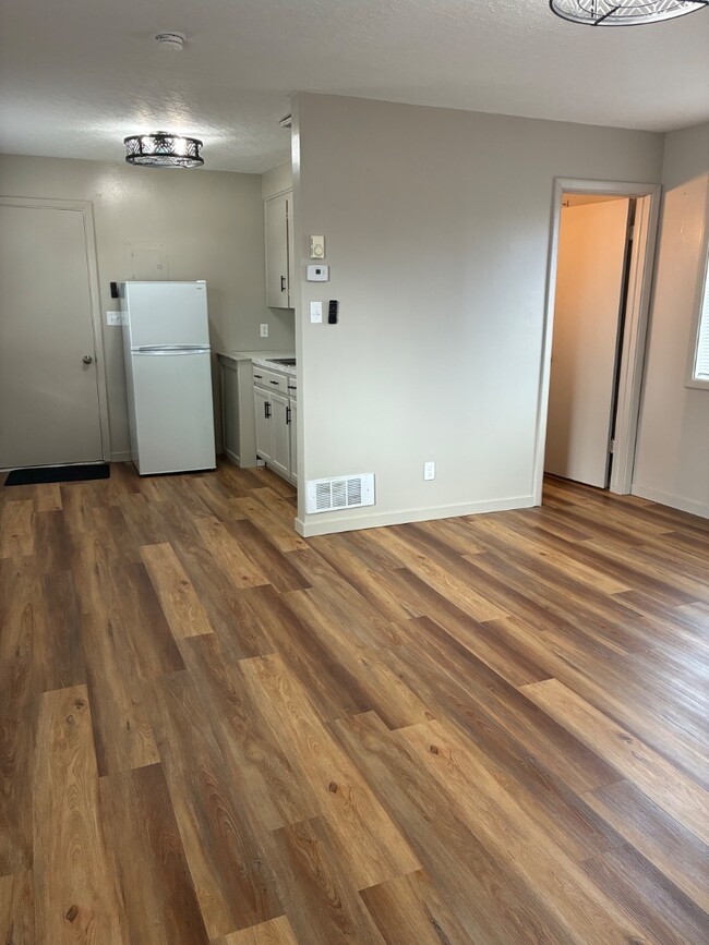 Building Photo - 609 J St