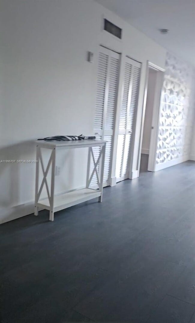 Building Photo - 6055 W 19th Ave