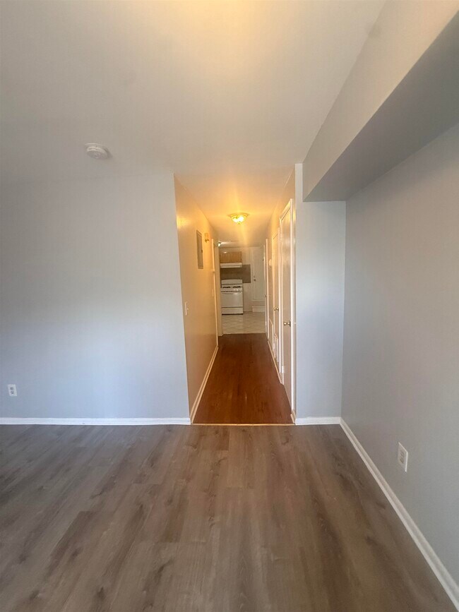 Building Photo - 592 Bramhall Ave