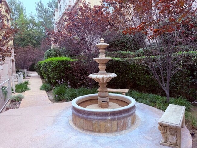 Building Photo - Remodeled 3BD Corner Townhome + Dual Primary Suites + Views | Bella Montana