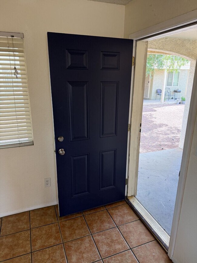 Building Photo - 2/2 condo in the heart of Sunnyslope