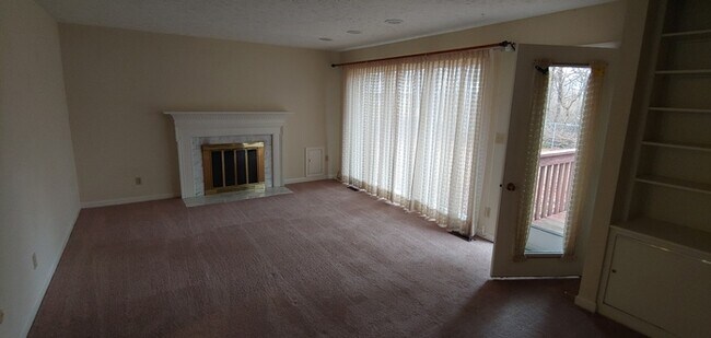 Building Photo - 6427 Canna Ct