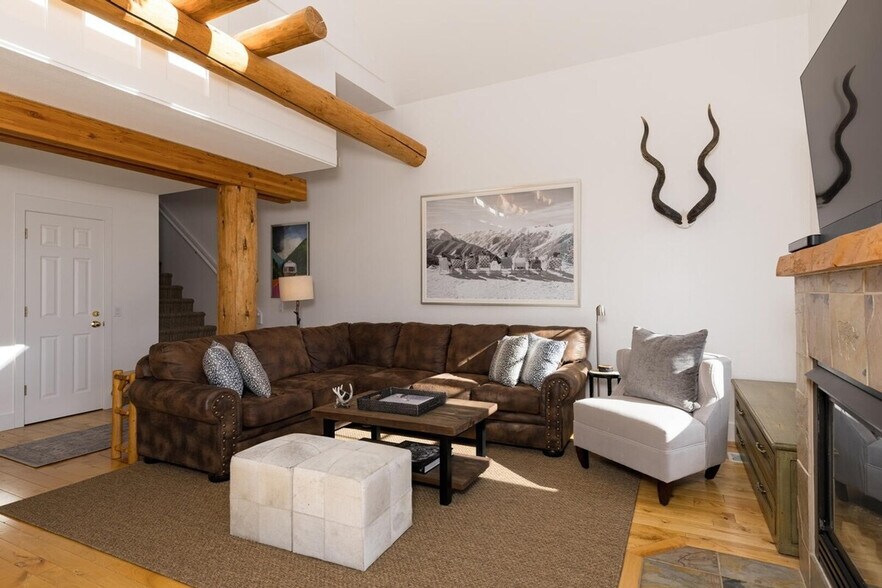 Building Photo - 7 Saddle Ridge Rd