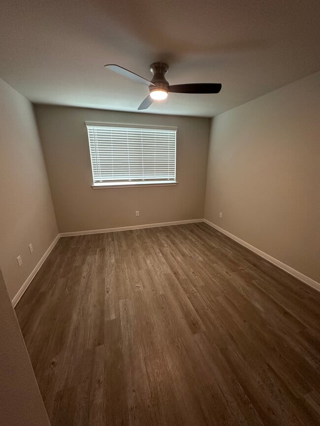 Building Photo - 27022 Dove Dr