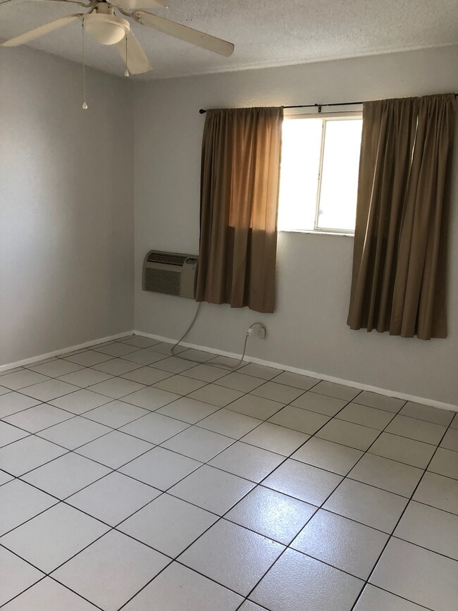 Building Photo - 1816 E Oakland Park Blvd