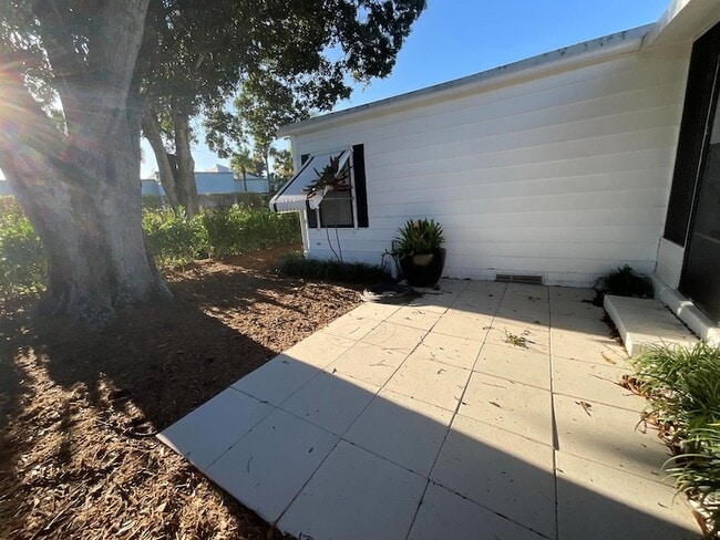 Building Photo - 920 Sun Acres Ln
