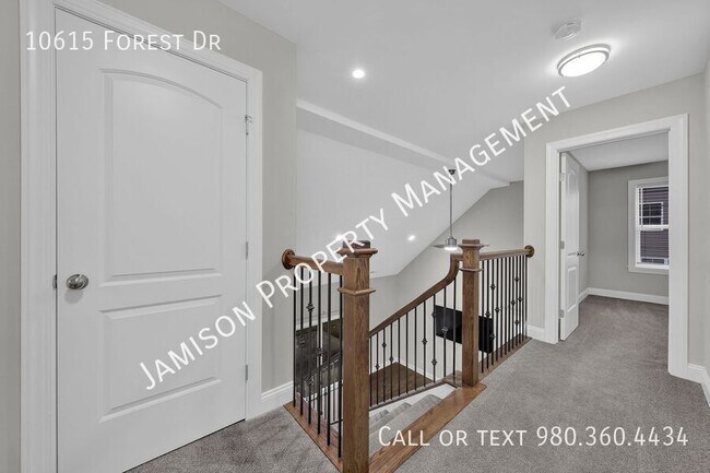 Building Photo - 10615 Forest Dr