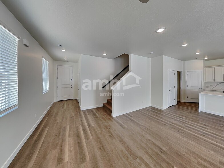 Building Photo - 8942 S John Annie Ln