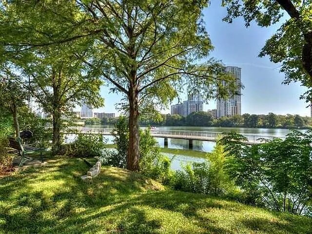Building Photo - 500 E Riverside Dr