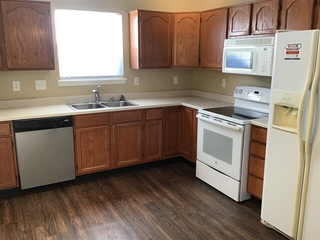 Building Photo - 6305 Blakeview Dr