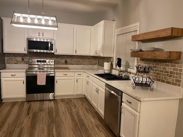 Building Photo - Welcome to this stunning 4-bedroom, 3-bath...