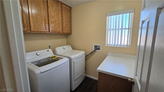 Building Photo - 3902 W El Campo Grande Ave