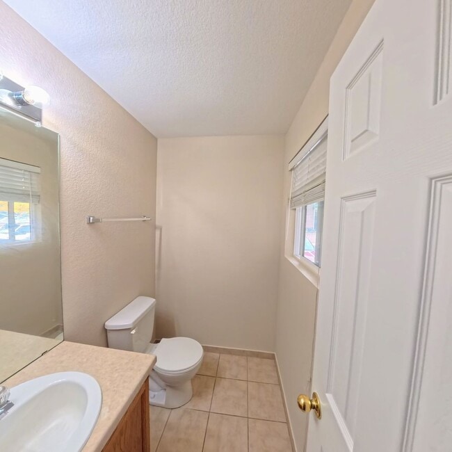 Building Photo - 3 bedroom 1.5 bath close to Fort Carson