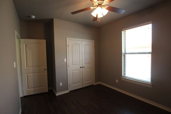Building Photo - Beautiful 3 Bedroom 2 Bath Coming Soon in ...