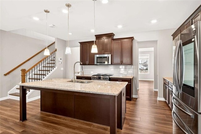 Building Photo - 3960 Redwood Dr