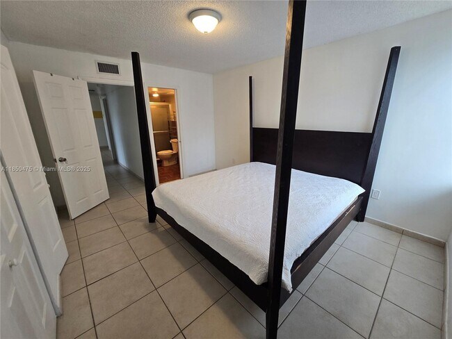 Building Photo - 250 180th Dr