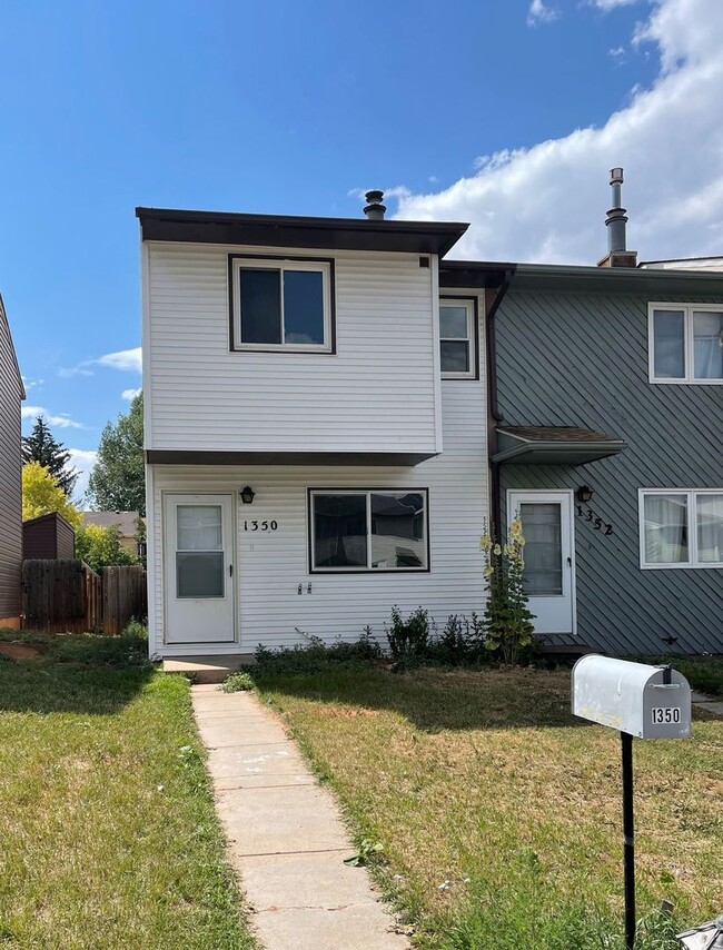Primary Photo - 1350 N 18th St
