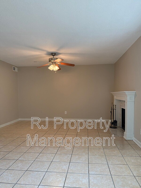 Building Photo - 3400 Lord Dunmore Cove