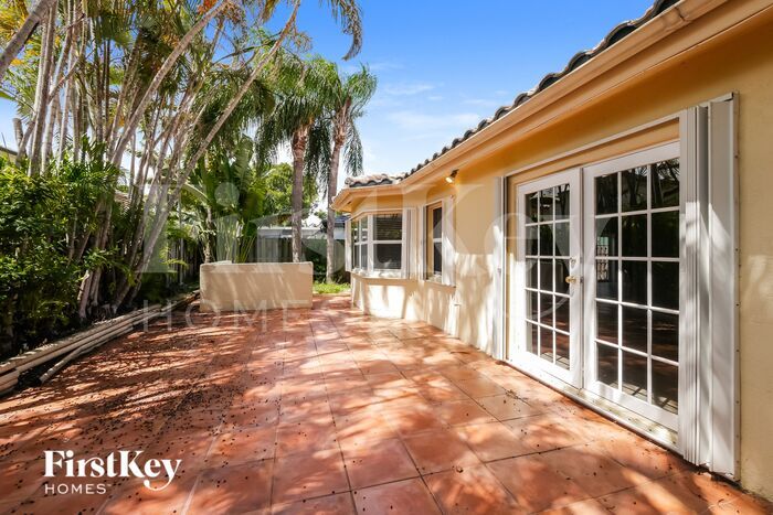 Building Photo - 9050 SW 157th Pl