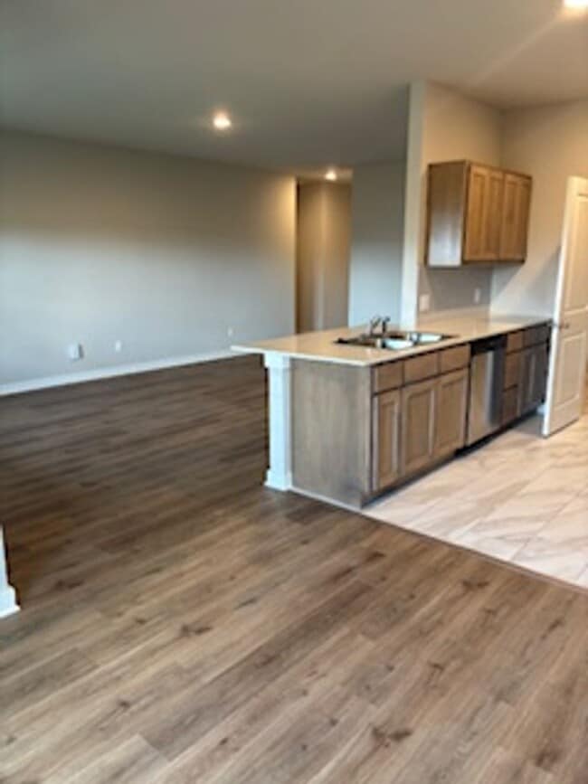 Building Photo - Newly Built!