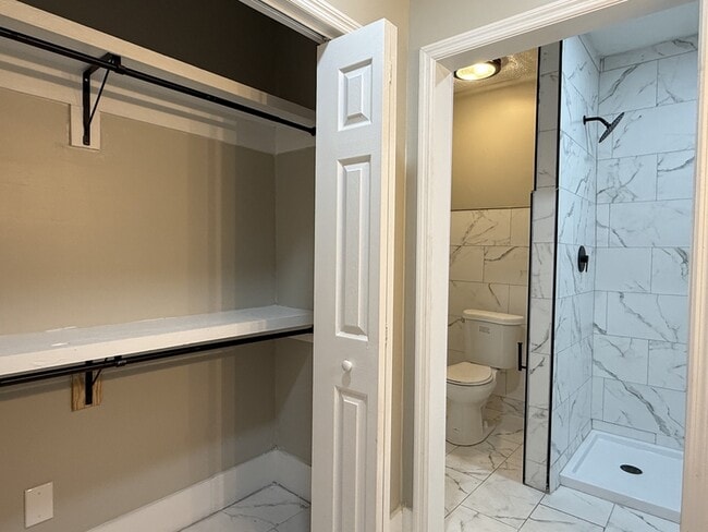 Building Photo - 728 W 39th St