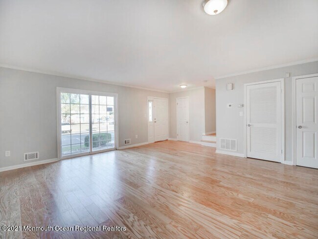 Building Photo - 869 Mariposa Ct