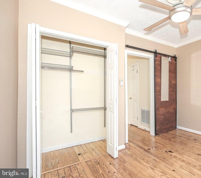 Building Photo - 225 Parker St NE