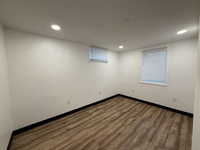 Building Photo - 1144 York Rd