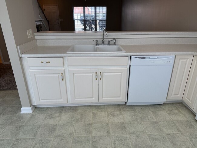 Building Photo - 7 Crossings Dr