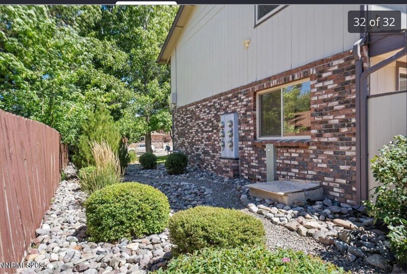 Building Photo - 850 Travis Dr