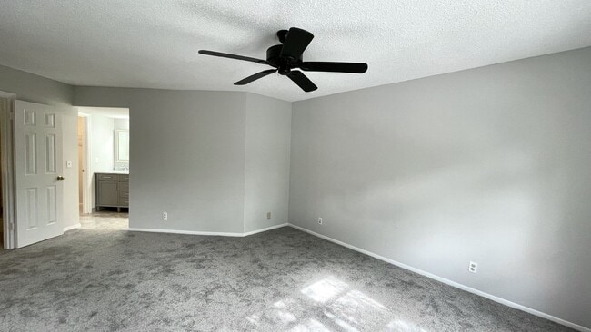 Building Photo - Spacious 2-Bedroom in Jupiter with 2.5 Baths!