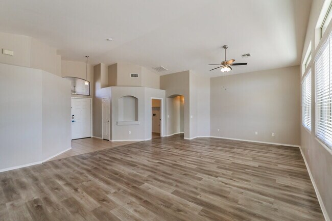 Building Photo - 12465 N Stone Ring Dr