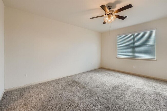 Building Photo - 16605 Aventura Ave