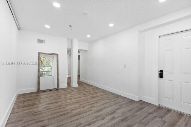 Building Photo - 4030 NW 1st Ave