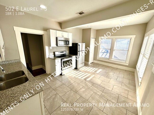 Building Photo - **MOVE IN SPECIAL!** Lovely 1 Bedroom / 1 ...