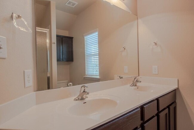 Building Photo - 636 Lookout Tree Ln