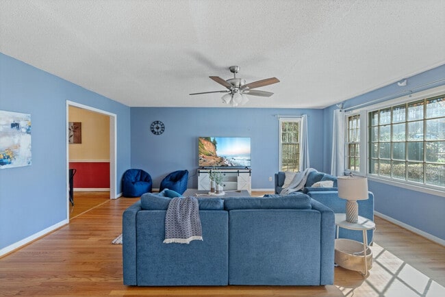 Building Photo - 710 SE Maynard Rd