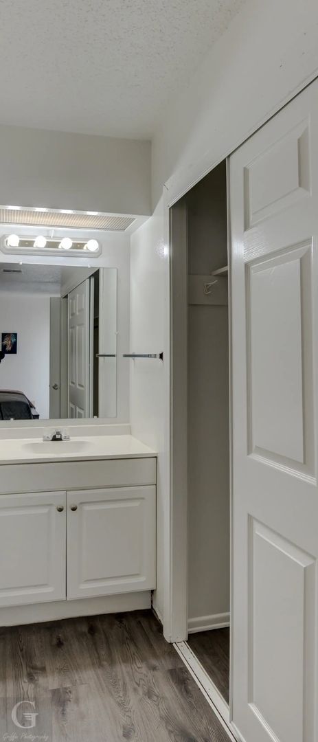 Building Photo - Fully Furnished All Bills Included - 2 bed...