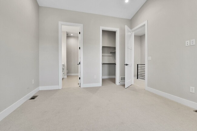 Building Photo - $2,895.00 - 2 Bed, 2.5 Bath Townhome in Prime Denver Location!