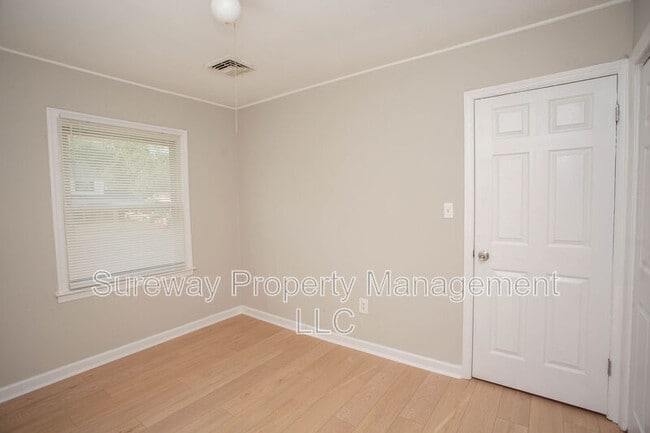 Building Photo - 11 Sedgwick Ln