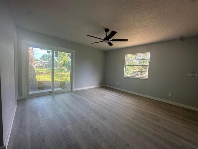 Building Photo - 32 Spring Loop Cir