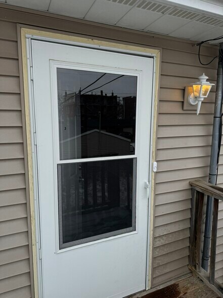 Building Photo - 614 Lincoln Ave