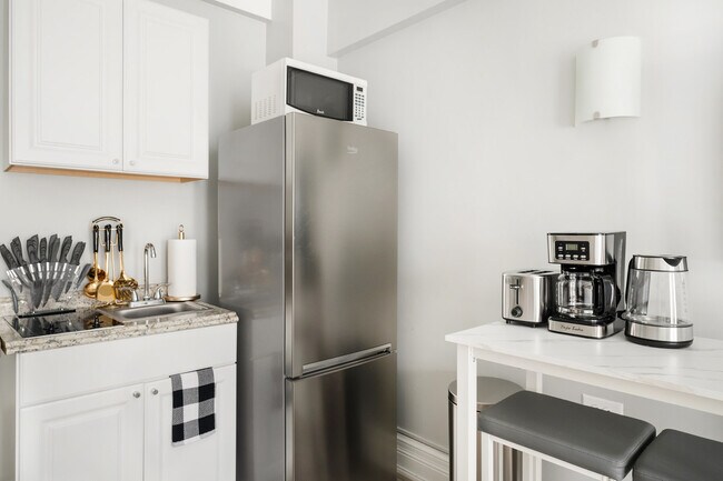 Building Photo - 238 W 73rd St