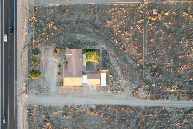 Building Photo - 7653 Phelan Rd