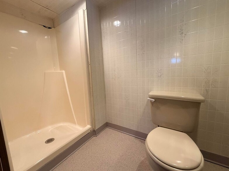 Building Photo - 98 Ledge Hill Rd