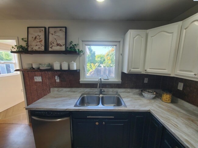 Building Photo - Central kennewick rental